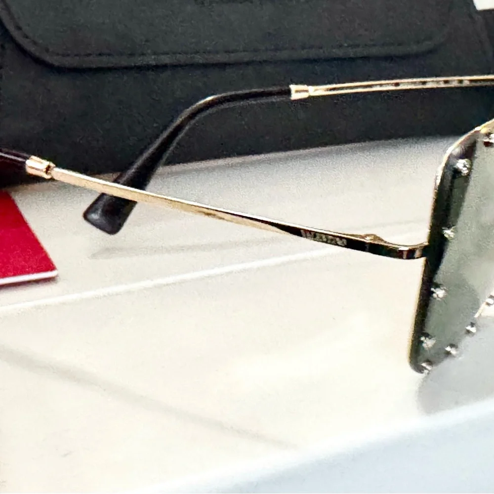 New Valentino Garavani Sunglasses - Picture 3 of 7